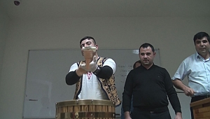 KURSİYERLERDEN DONDURMA ŞOV