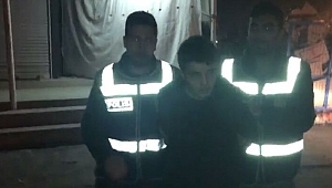 Markette hırsızlık kamerada 