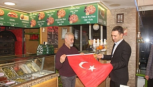 Ülkü Ocakları Kahramanmaraş’ta esnafa Türk Bayrağı dağıttı