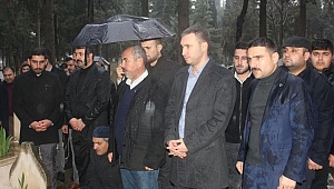 ÜLKÜ OCAKLARI ŞEHİT ERKENEZ KARDEŞLERİ KABRİ BAŞINDA ANDI
