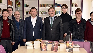BAŞKAN AYDIN’DAN İHL’YE KİTAP YARDIMI