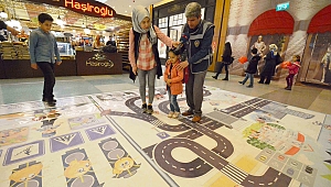ÇOCUKLARA EĞLENEREK TRAFİK BİLİNCİ AŞILANIYOR 