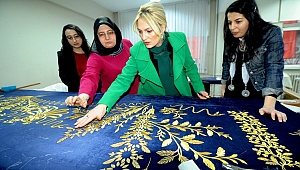 ESMA SULTAN’IN SANDUKA ÖRTÜSÜ YENİLENİYOR 