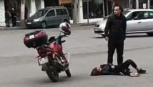 FENALAŞAN GENÇ KIZIN BAŞINDA BEKLEDİ 