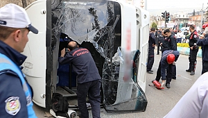 KAHRAMANMARAŞ'TA FRENİ PATLAYAN PERSONEL OTOBÜSÜ YAN YATTI: 29 YARALI 