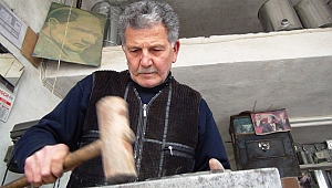 LAKABI 'TENEKECİ', SOYADI 'ÇANAKÇI' 