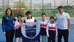 SANKO OKULLARI KÜÇÜK ERKEK TENİS TAKIMI İL BİRİNCİSİ