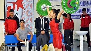 TÜRKİYE’NİN YILDIZ HALTERCİLERİ SİMAV’DA YARIŞIYOR 