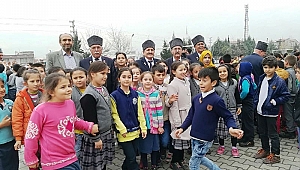    YAHYA KEMAL’İN MİNİKLERİNİN GAZİ DEDELERİYLE BULUŞMASI MUHTEŞEMDİ.