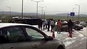 2 KİŞİNİN ÖLDÜĞÜ ZİNCİRLEME KAZA SONRASI YAŞANANLAR CEP TELEFONUYLA KAYDEDİLDİ 