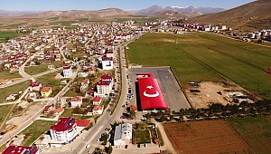 AFŞİN BELEDİYESİ’NDEN DEV TÜRK BAYRAĞI