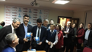AHMET SANDAL YENİ KİTABINDA “BAŞKA ŞİİR” DEDİ