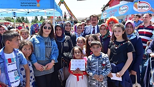 BAŞKAN ERKOÇ 23 NİSAN ÇOCUKLARIYLA…