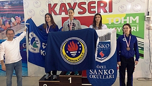 DENİZ AY TÜRKİYE ÜÇÜNCÜSÜ OLDU