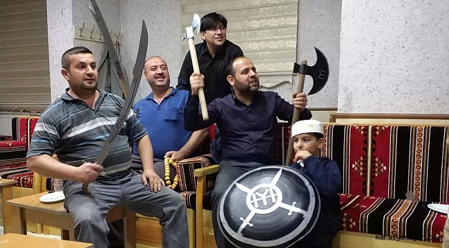 DİRİLİŞİ KILIÇ VE BALTAYLA İZLİYORLAR