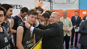 ONİKİŞUBAT BELEDİYESİ 1. BASKETBOL TURNUVASI FİNAL HEYECANI İZLEYENLERİ BÜYÜLEDİ