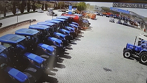 OTOMOBİL AMBULANS ŞOFÖRÜNE ÇARPTI 