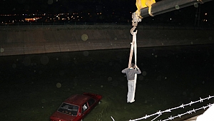 SU KANALINA UÇAN OTOMOBİLDEN SAĞ ÇIKTI 