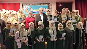 YAZARLAR VE ÖĞRENCİLER ONİKİŞUBAT’TA BİR ARADA