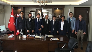 AK PARTİ’NİN GENÇ ADAY ADAYI CEYHAN’IN ENERJİSİ HAYRAN BIRAKTI