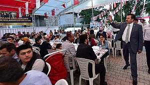 BAŞKAN ERKOÇ İFTAR ÇADIRINDA