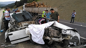 KAHRAMANMARAŞ'TA TRAFİK KAZASI: 3 ÖLÜ, 2 YARALI 