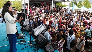 KSÜ ÖĞRENCİLERİ YILIN YORGUNLUĞUNU BAHAR ŞENLİKLERİ’NDE ATTI