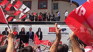 ÖZTUNÇ ELBİSTAN’DA GÖVDE GÖSTERİSİ YAPTI