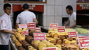 RAMAZAN ÇÖREKLERİ TEZGAHLARDA YERİNİ ALDI 