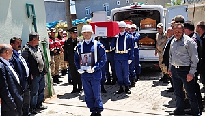 TRAFİK KAZASINDA HAYATINI KAYBEDEN ASTSUBAYA HÜZÜNLÜ VEDA 