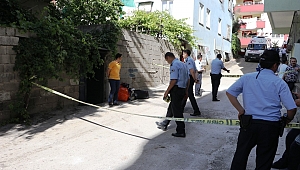 YAŞLI KADIN EVİNDE BOĞAZI KESİLEREK ÖLDÜRÜLDÜ 