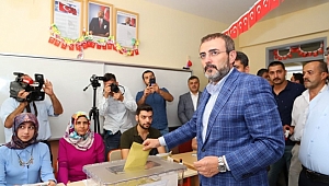 AK PARTİLİ MAHİR ÜNAL OYUNU KULLANDI