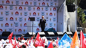 MEYDANLARDA KAFA KARIŞTIRMAK İÇİN ATIYORLAR