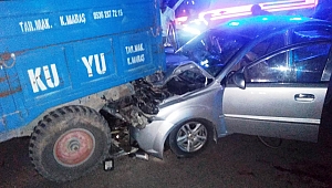 OTOMOBİL TRAKTÖR RÖMORKUNA ÇARPTI: 5 YARALI 