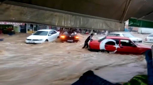 SELE KAPILAN OTOMOBİLİ ELLERİYLE TUTMAYA ÇALIŞTI