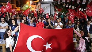 AFŞİNLİLER DEMOKRASİ NÖBETİ İÇİN MEYDANA AKIN ETTİ