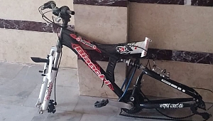 BİSİKLETİ PARÇA PARÇA ÇALDILAR 