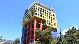 DÜNYANIN EN SAÇMA BİNASI