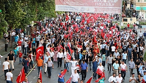 KAHRAMANMARAŞ’TA BİNLER DEMOKRASİ MEYDANI’NDA BULUŞTU 