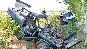 KAMYONETLE OTOMOBİL ÇARPIŞTI: 1 ÖLÜ, 1 YARALI