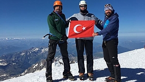  TÜRK DAĞCILAR ALPLERİN ZİRVESİNDE TÜRK BAYRAĞI AÇTI 