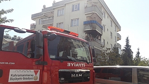 BALKONDA ÇIKAN YANGIN KORKUTTU 