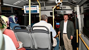 BAŞKAN ERKOÇ BELEDİYE OTOBÜSLERİNİ DENETLEDİ 