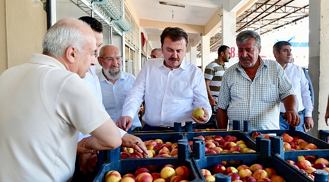BAŞKAN ERKOÇ’TAN HAL ESNAFLARINA ZİYARET