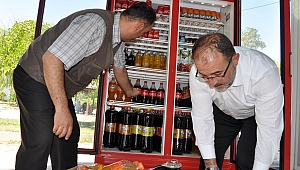 BAŞKAN GÜVEN DOLAPLARI KENDİ ELLERİYLE BOŞALTTI 