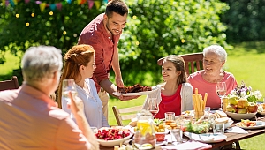 BAYRAMDIR DEYİP GEÇMEYİN