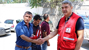 DOLARA TEPKİ GÖSTERDİ, KIZILAY'A TOSUN BAĞIŞLADI 