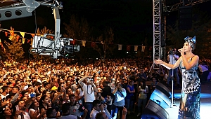 KAHRAMANMARAŞ’TA EBRU YAŞAR RÜZGARI 