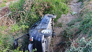 OTOMOBİL, KANALA UÇTU: 1’İ AĞIR 3 YARALI 