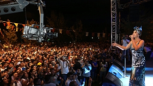PAZARCIK’DA YER YERİNDEN OYNADI